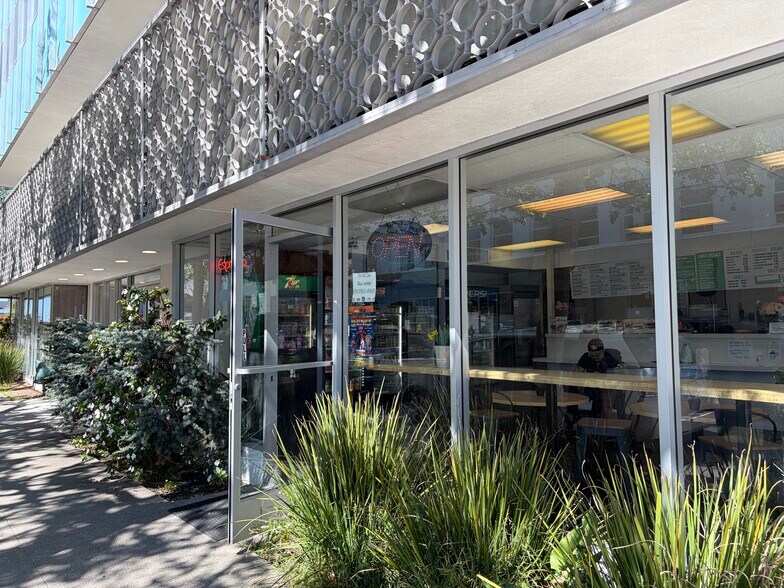 More Photos Of 400 30th St, Oakland Medical For Lease