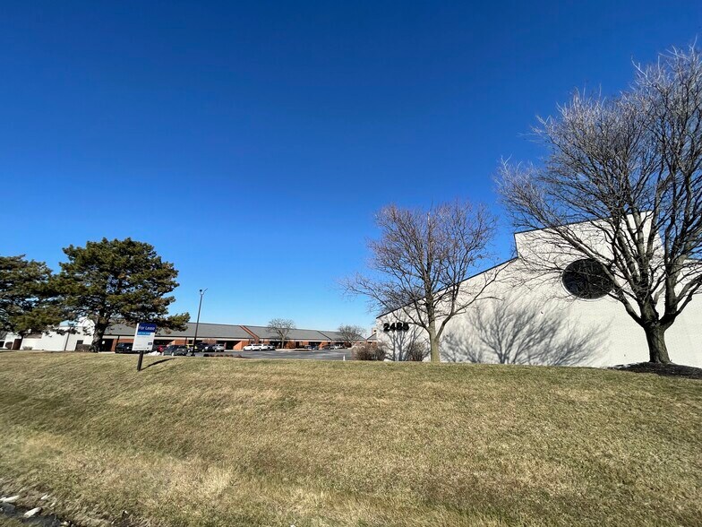 More Photos Of 2401 Directors Row, Indianapolis Unknown For Lease