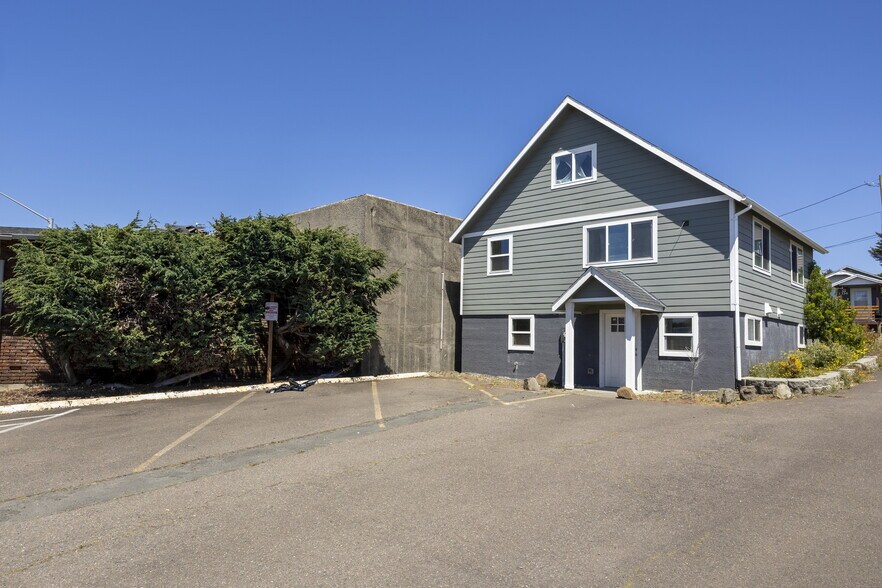 More Photos Of 1330 NE Highway 101, Lincoln City Restaurant For Sale