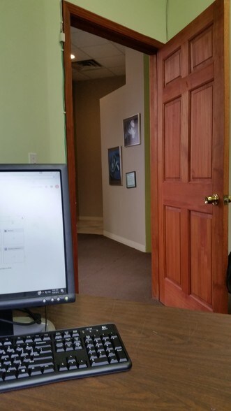 More Photos Of 8049-8051 Ridgeway Ave, Skokie Flex For Lease