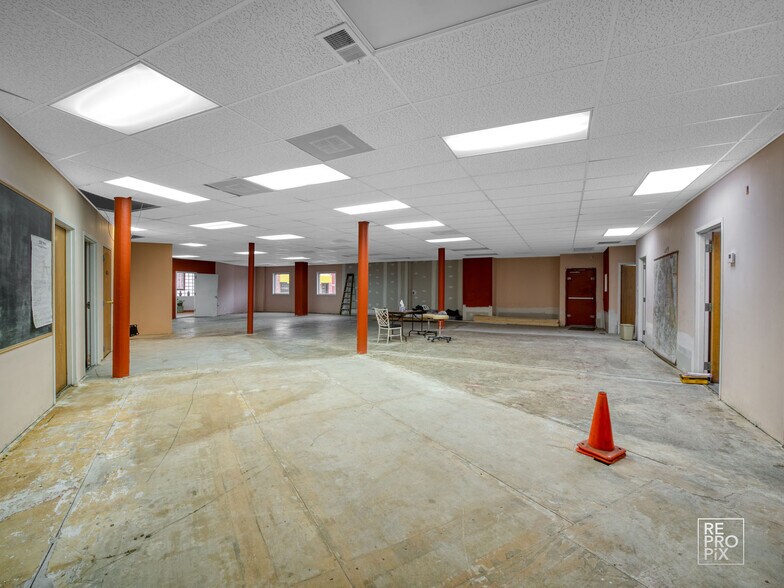 More Photos Of 1870 S Blue Island Ave, Chicago Office For Sale