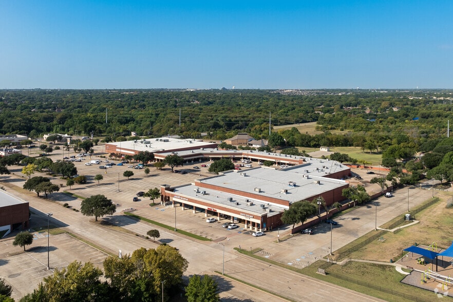 More Photos Of 901 N Polk St, DeSoto General Retail For Lease