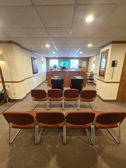 More Photos Of 1 Edgewood Ave, Smithtown Office For Lease