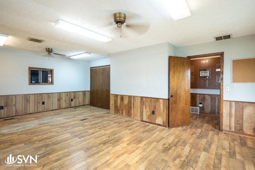 More Photos Of 220 Industry Pky, Nicholasville Warehouse For Sale