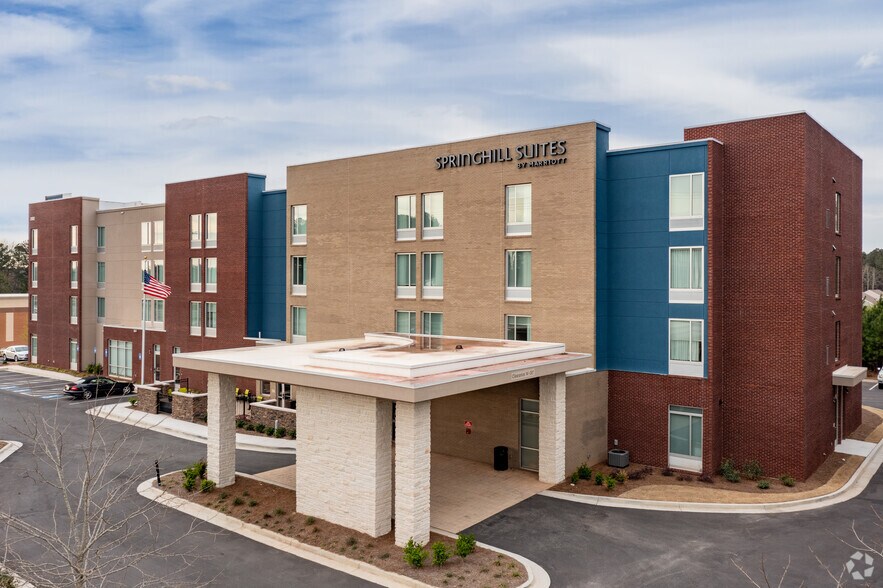 Primary Photo Of 2692 Peachtree Pky, Suwanee Hotel For Sale