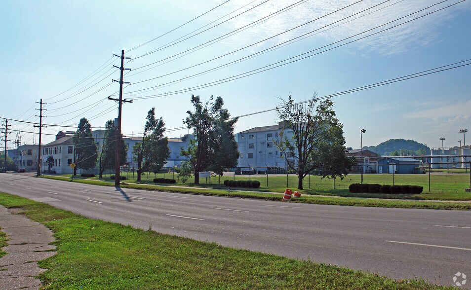 More Photos Of 2401 5th Ave, Huntington Manufacturing For Lease