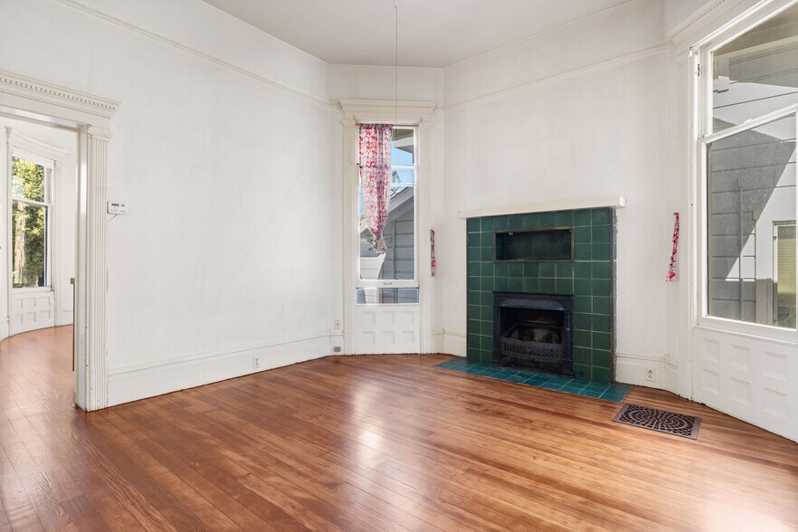 More Photos Of 102 Hamilton Pl, Oakland Multifamily For Sale