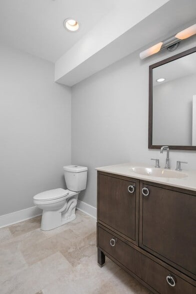 More Photos Of 640-642 W Main St, Lexington Office For Lease