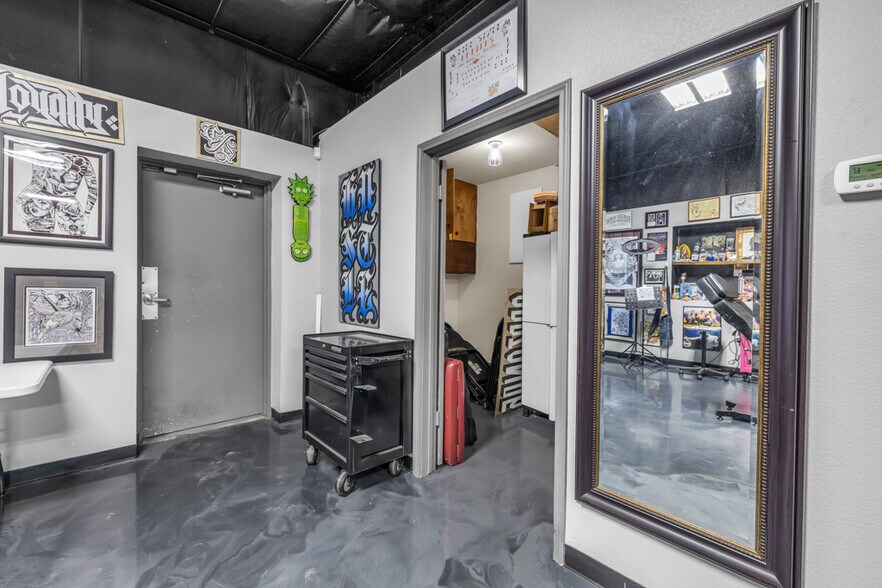 More Photos Of 242 Trade Center Dr, New Braunfels Warehouse For Lease