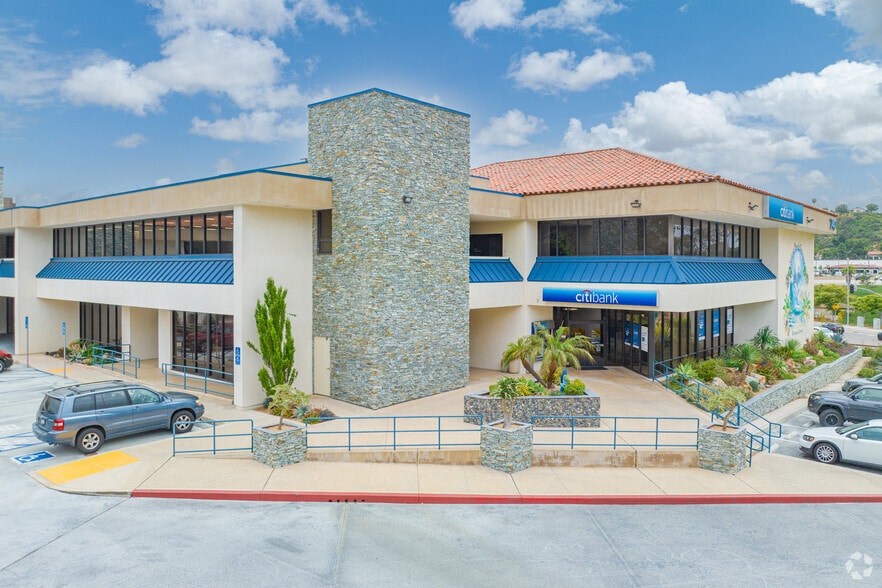 More Photos Of 740 Lomas Santa Fe Dr, Solana Beach Office For Lease