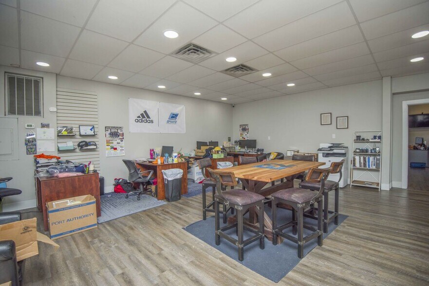 More Photos Of 430 N Roane St, Harriman Storefront For Sale