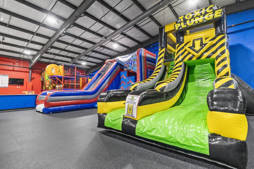 More Photos Of 585 Willow ln, McDonough Sports And Entertainment For Sale