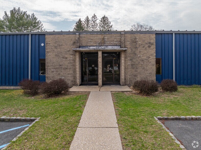 More Photos Of 5 Mars Ct, Montville Warehouse For Lease