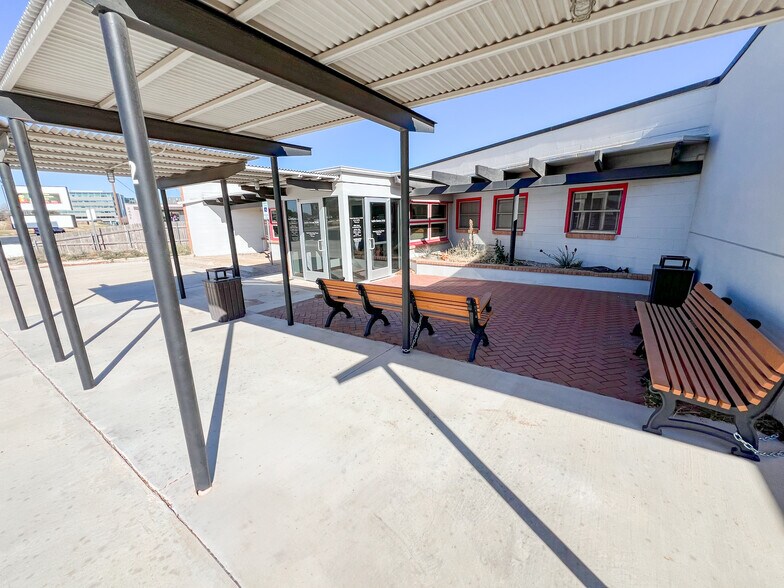 More Photos Of 3400 N Big Spring St, Midland Veterinarian Kennel For Sale