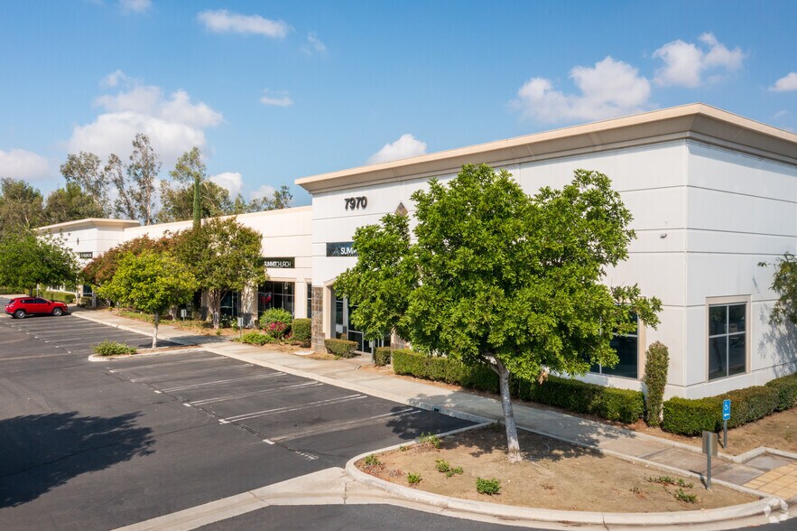 Primary Photo Of 7970 Cherry Ave, Fontana Showroom For Lease