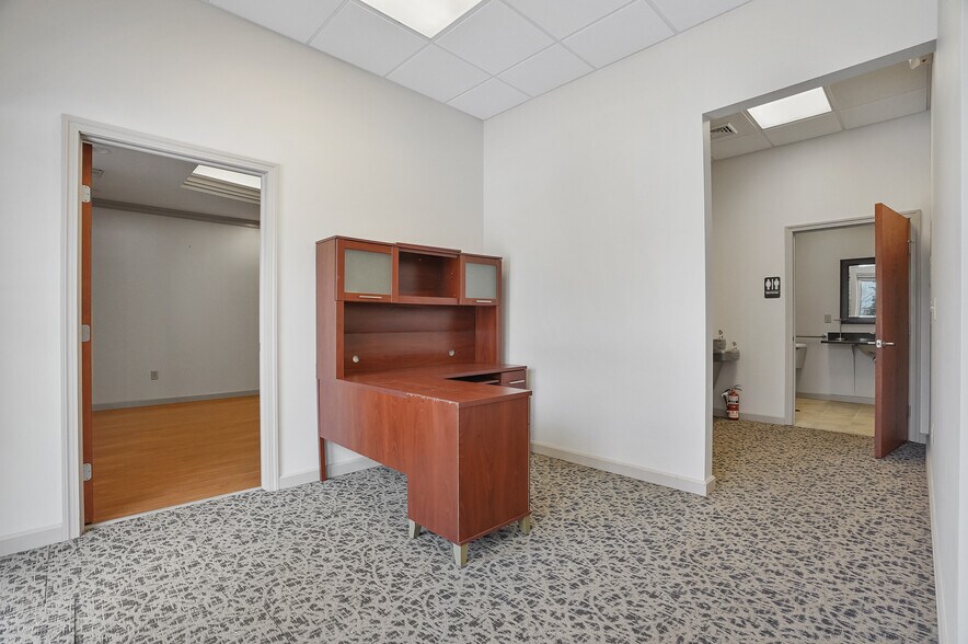 More Photos Of 908 E Waterloo Rd, Akron Medical For Lease