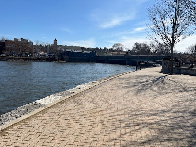 More Photos Of 98 W Main St, West Dundee Restaurant For Lease