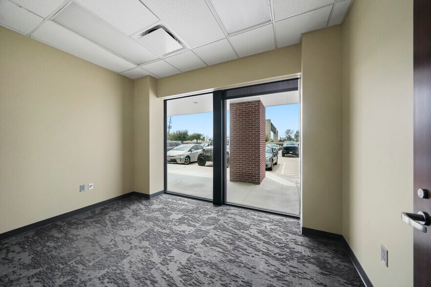 More Photos Of 27126 Northwest Fwy, Cypress Freestanding For Lease