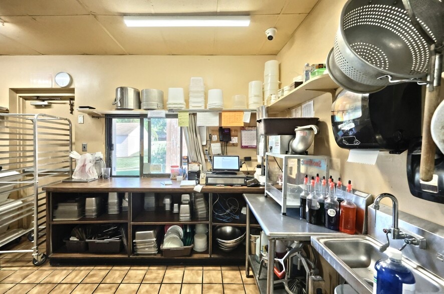 More Photos Of 1 Cherry St, Seven Valleys General Retail For Sale