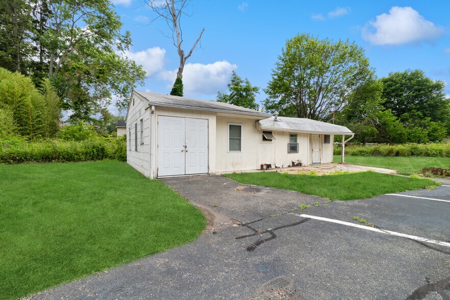 More Photos Of 469 Main St, West Sayville Restaurant For Sale