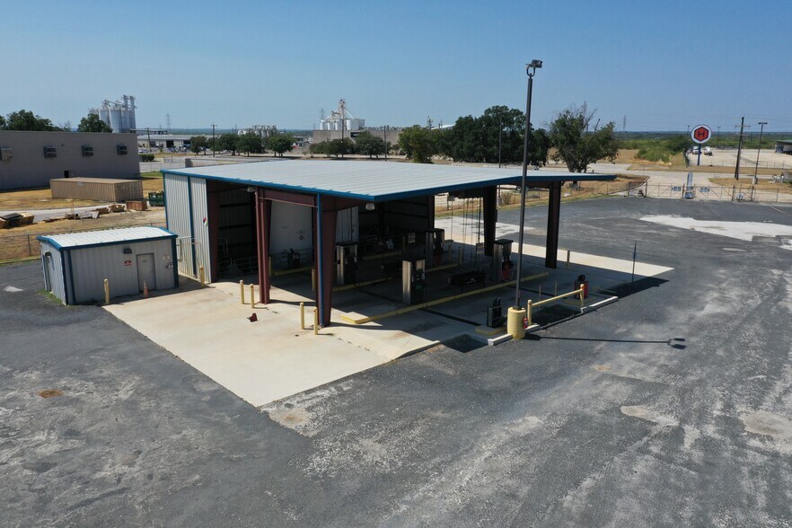 More Photos Of 10310 Fischer Rd, Von Ormy Manufacturing For Sale