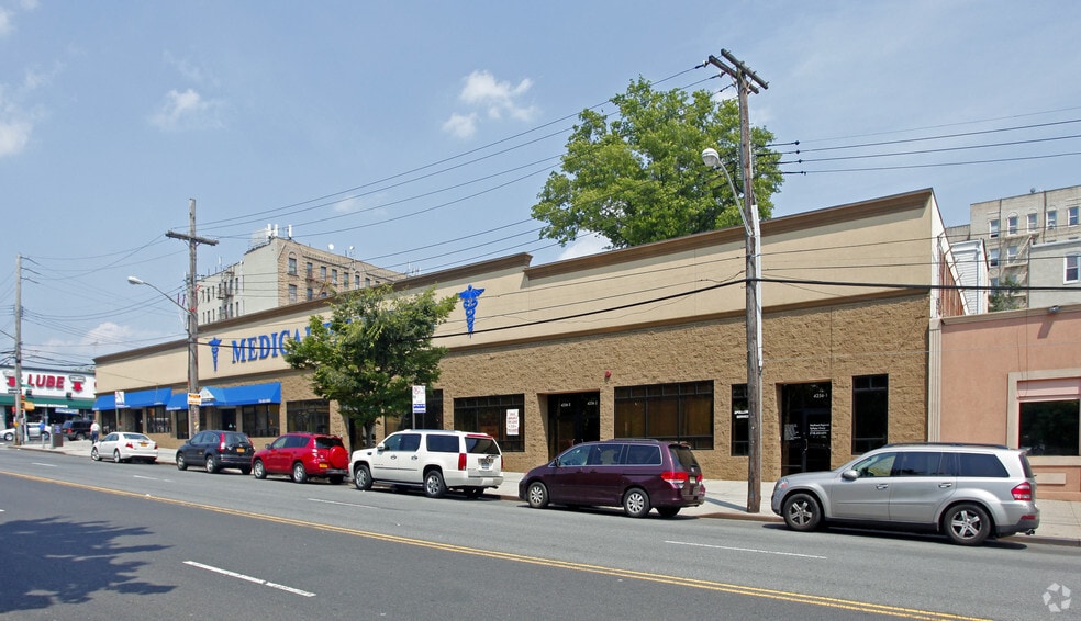 More Photos Of 4256-4260 Bronx Blvd, Bronx Medical For Lease