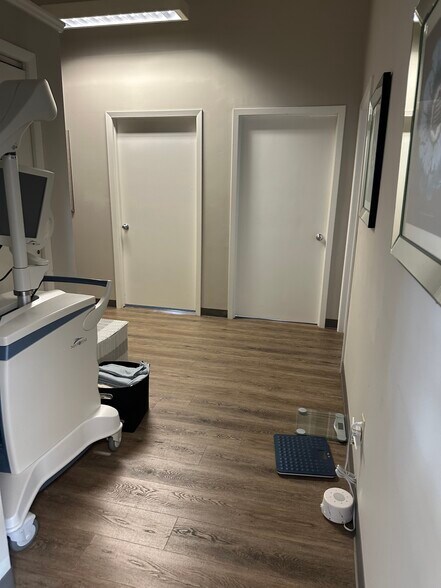 More Photos Of 1000 Main St, Port Jefferson Office For Sale