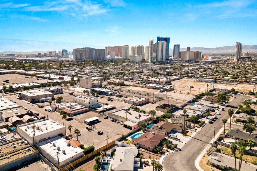 More Photos Of 830 E Sahara Ave, Las Vegas Loft Creative Space For Lease