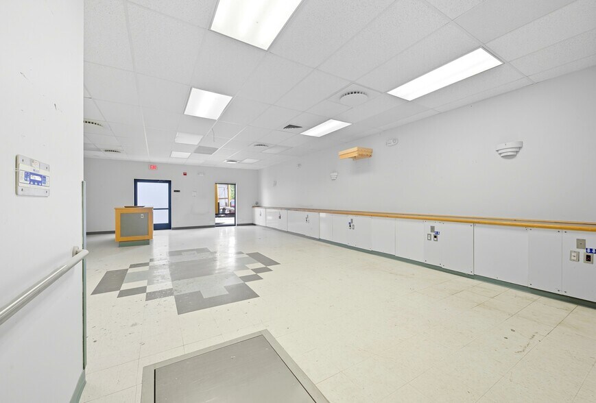 More Photos Of 508-514 Canterbury Rd, Kings Mountain Flex For Sale