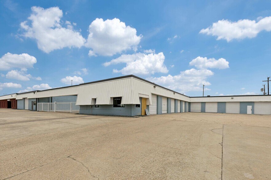 Primary Photo Of 400 Bishop Ave, Richardson Warehouse For Sale
