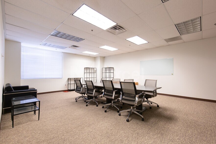 More Photos Of 1710 Whitney Mesa Dr, Henderson Warehouse For Lease