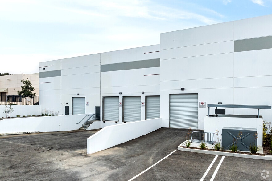 More Photos Of 11295 Inland Ave, Jurupa Valley Manufacturing For Sale