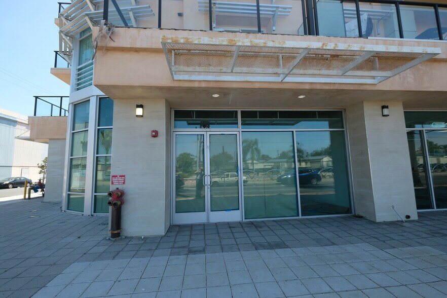 More Photos Of 1598 Long Beach Blvd, Long Beach Storefront Retail Office For Sale
