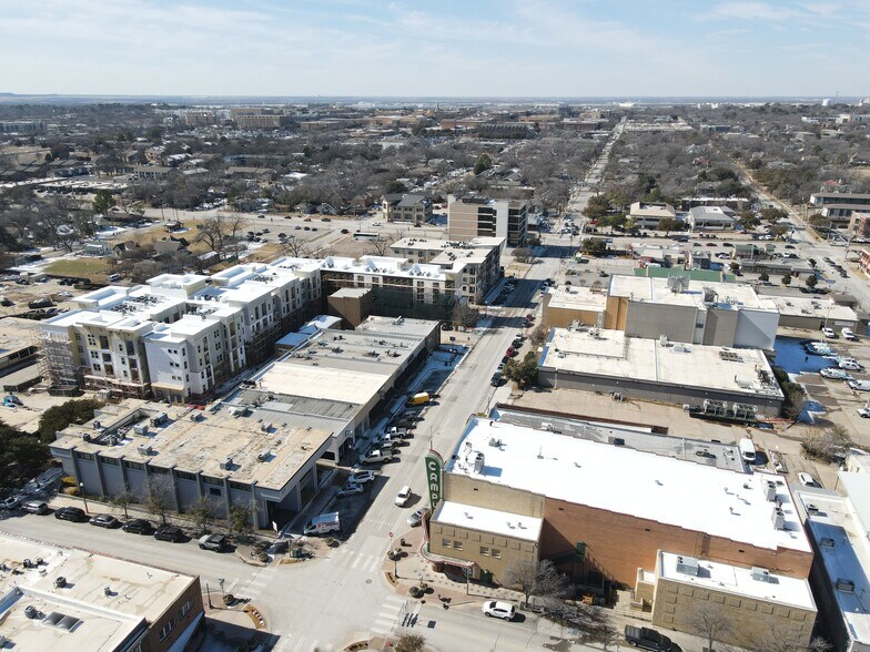 More Photos Of 221 W Hickory St, Denton Storefront For Lease