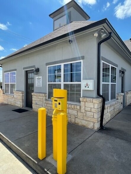 More Photos Of 1908 Farm to Market Rd, Crowley Self Storage For Lease