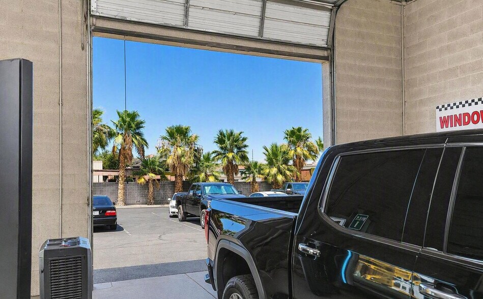 More Photos Of 120-140 Riverside Rd, Mesquite Showroom For Lease
