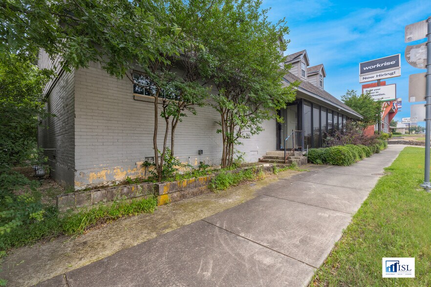 More Photos Of 6532 Interstate 635 Service Rd, Dallas Office Residential For Lease