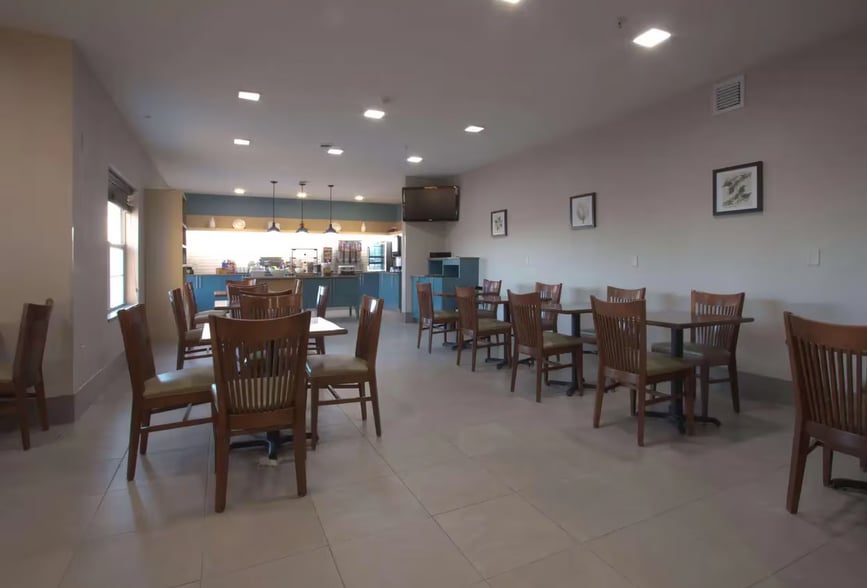 More Photos Of 2721 69th Avenue Ct, Moline Hotel For Sale