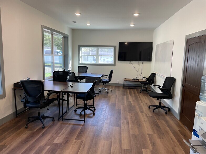 More Photos Of 5036 Obarr Rd, Knoxville Office For Sale