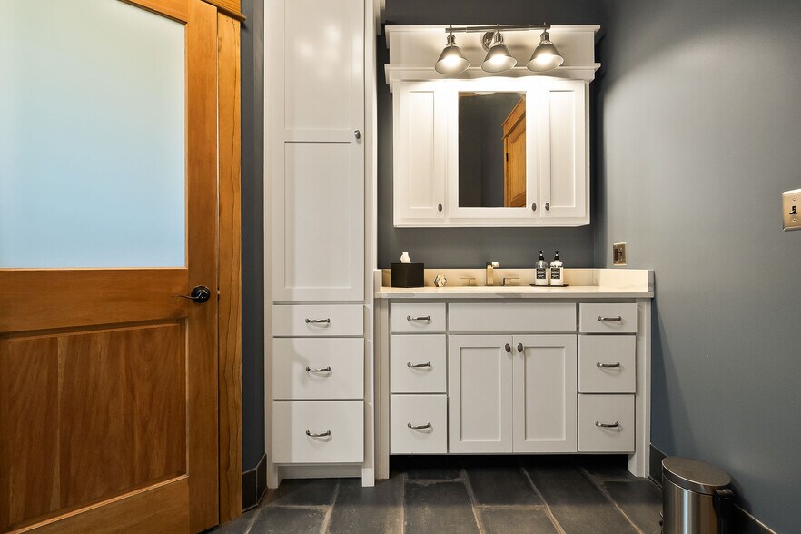 More Photos Of 207 E Main St, McMinnville General Retail For Sale