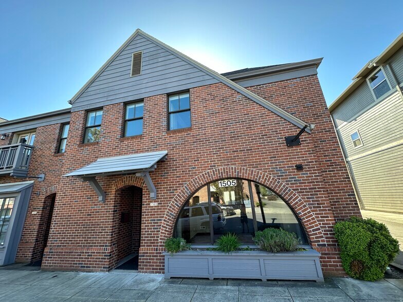 Primary Photo Of 1505 Ne Village St, Fairview Office For Sale