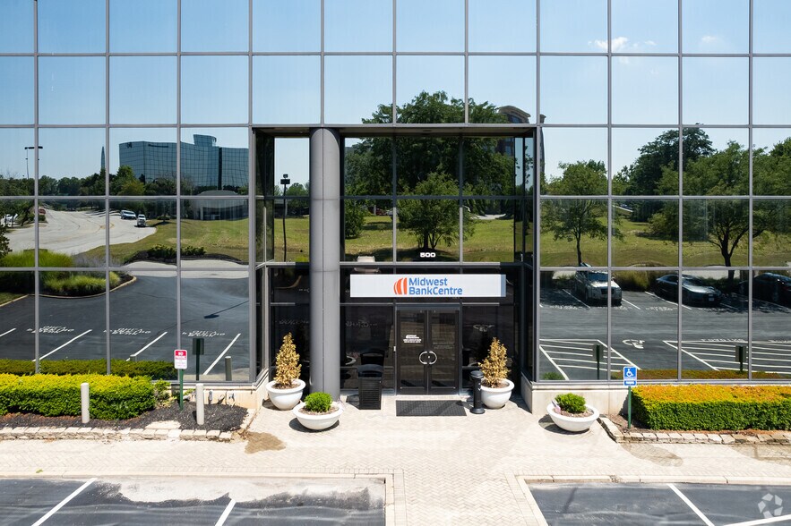 More Photos Of 500 Chesterfield Ctr, Chesterfield Office For Lease