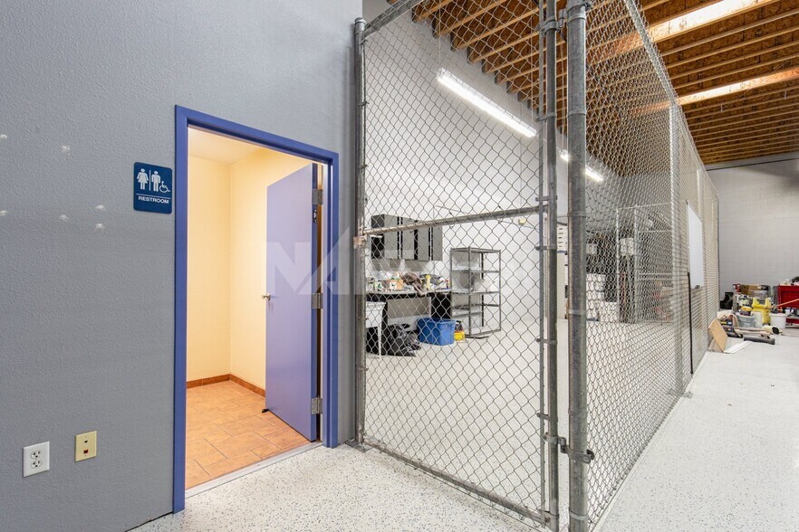 More Photos Of 2057 Pabco Rd, Henderson Warehouse For Lease