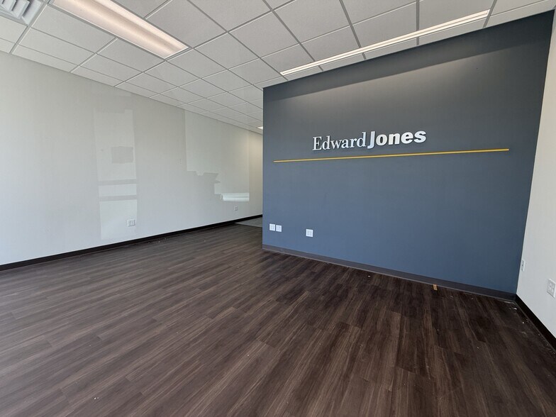 More Photos Of 121 N Main St, Janesville Storefront Retail Office For Sale