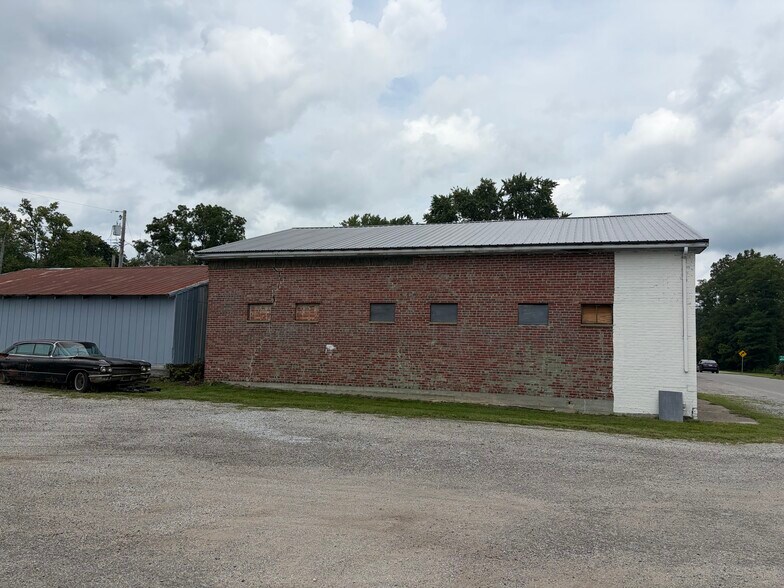 More Photos Of 1878 N Francis St, Monticello General Retail For Sale