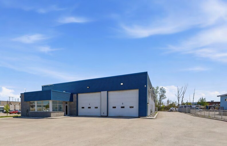 More Photos Of 145 Rue De L'industrie, L'assomption Industrial For Lease