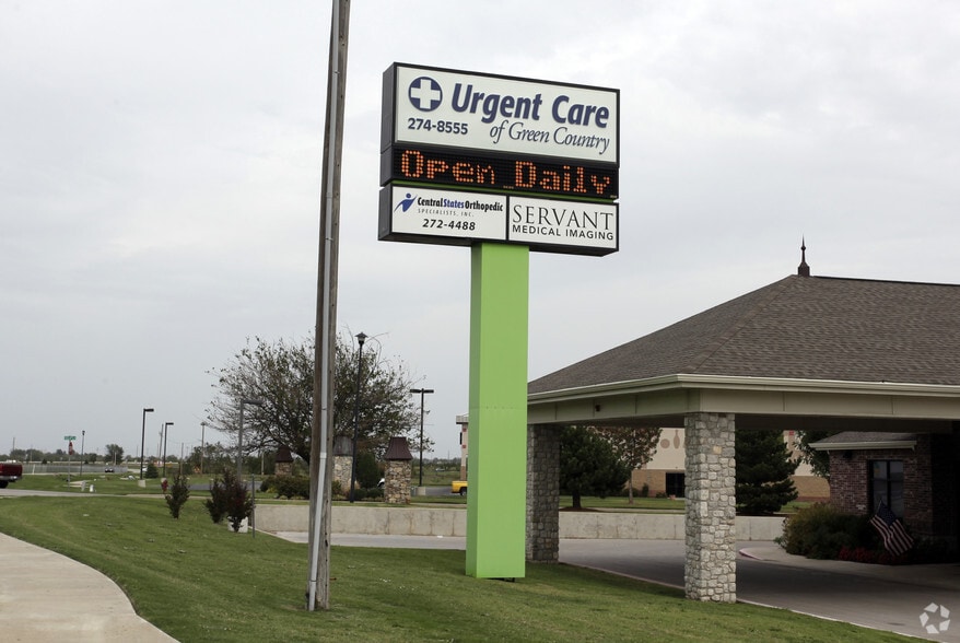 More Photos Of 13616 E 103rd St N, Owasso Medical For Lease
