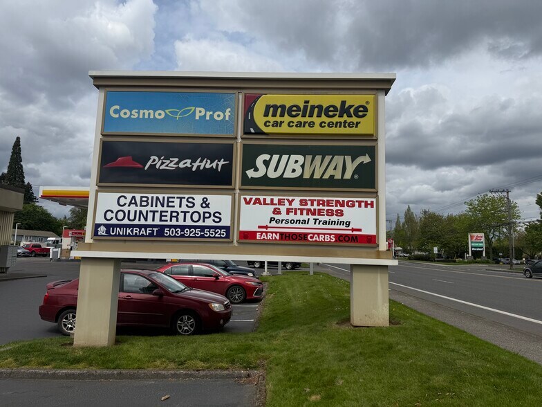 More Photos Of 10721-10729 SE 82nd Ave, Portland General Retail For Lease
