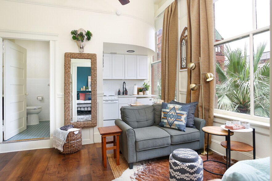 More Photos Of 126 E Main Plz, San Antonio Apartments For Sale