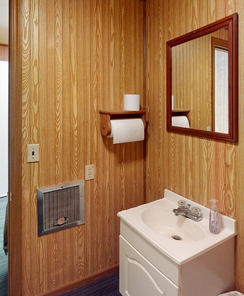 More Photos Of 707 Il Route 127, Greenville Flex For Sale